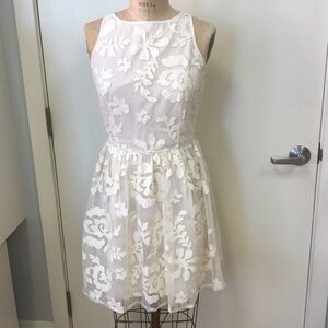 BB DAKOTA FLORAL LACE DRESS SHEER BACK SIZE 6